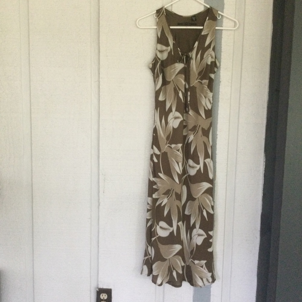 2/$25 Isda & Co Sleeveless Floral Silk Midi Dress